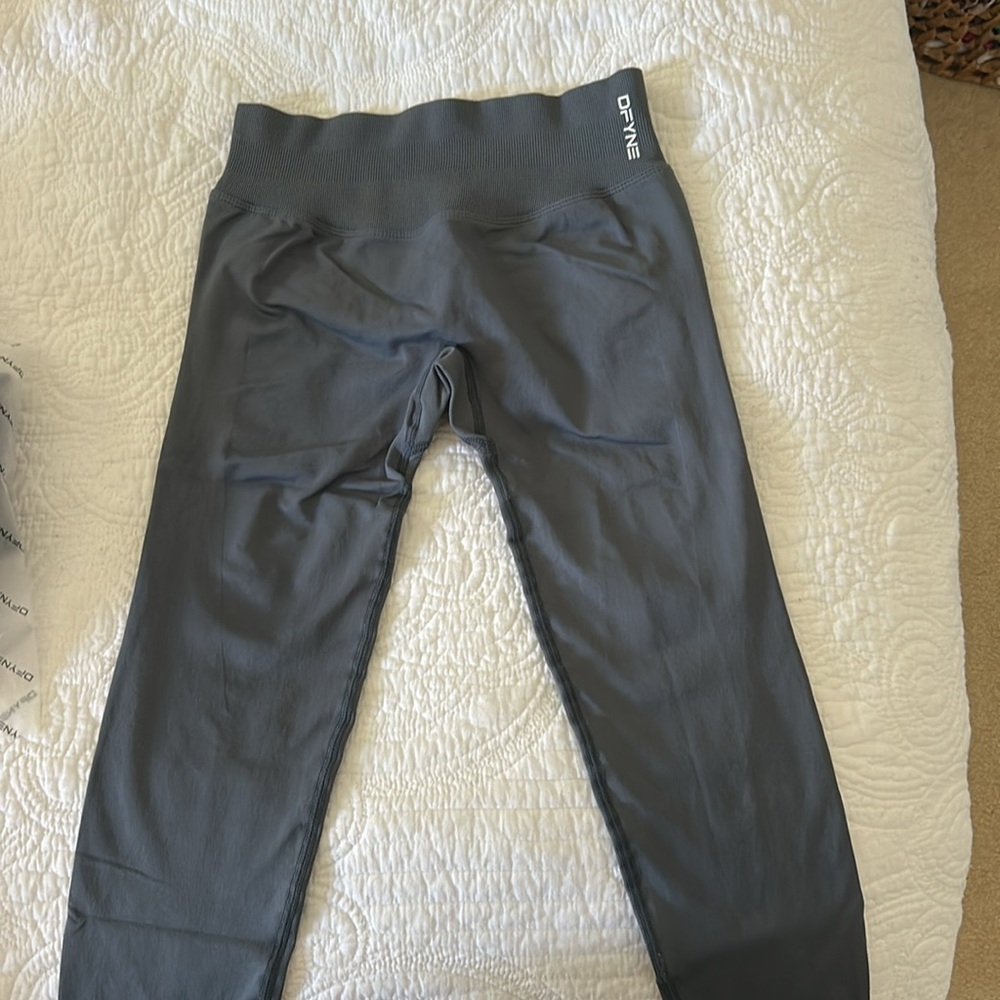 DFYNE Gray Leggings - Picture 2 of 4